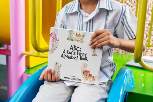 ABC: A Kid´s First Alphabet Book paperback
